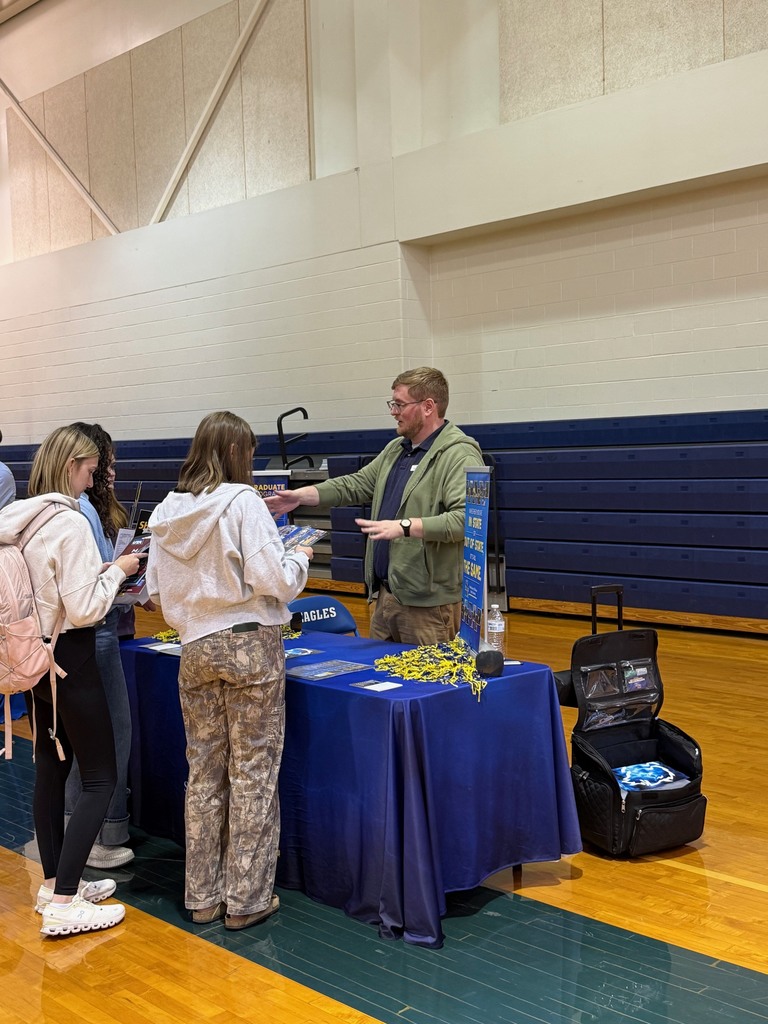 Students visiting recruiters at college fair