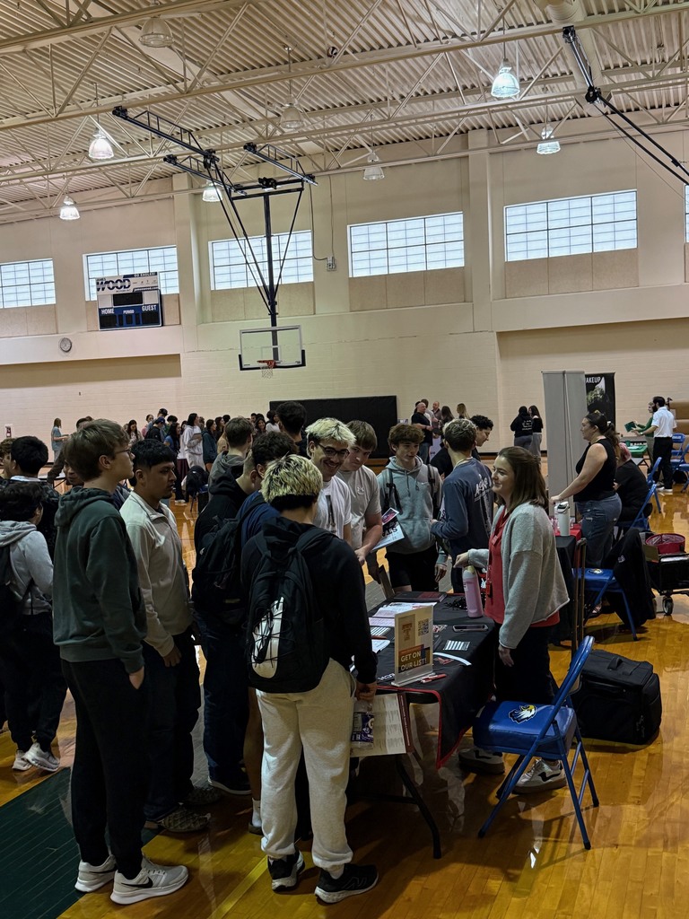 Students visiting recruiters at college fair