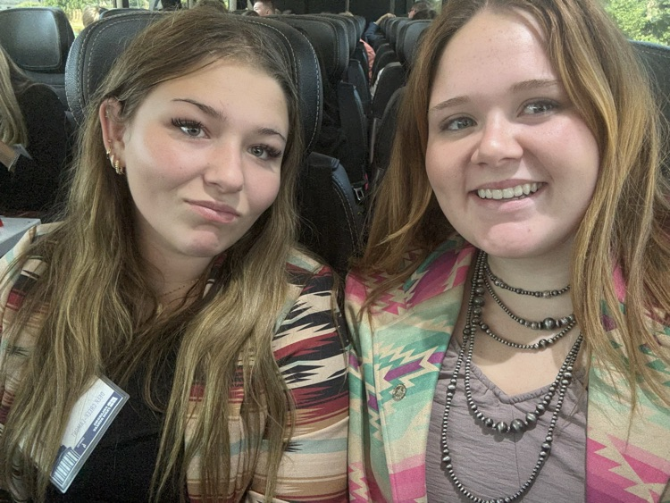 They also traveled to the Oklahoma Food Bank to help stop hunger in Oklahoma! 