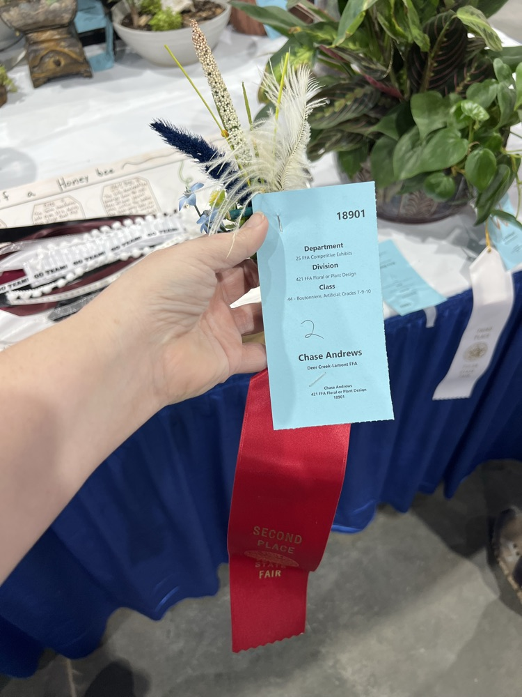 Chase placed 2nd right behind Aspen who won the class. Chase helped Aspen with her project!