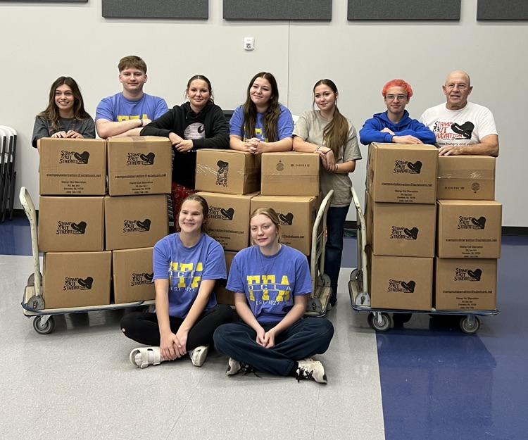 DCLA FFA Officers with Monty! They did a great job getting this organized and following through with it!