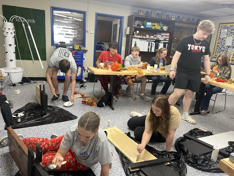 Snowmen, turkeys, and scarecrows loading...