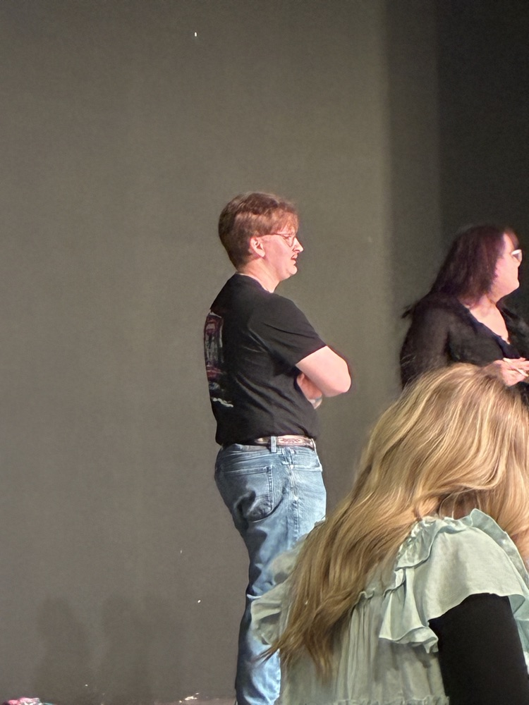 Jonas giving the stage a try in a competitive team event! 