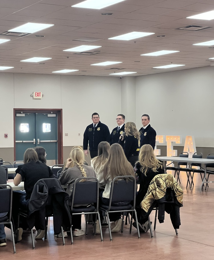 Darla Fesmire giving her story to the members.