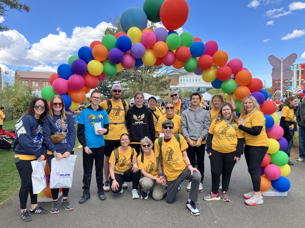 Picture of teachers and high school students getting ready to walk the "steps for autism" 5k