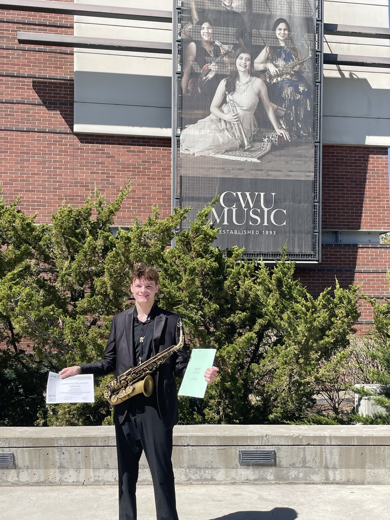 Photo highlighting deer park student at state for Alto Saxophone
