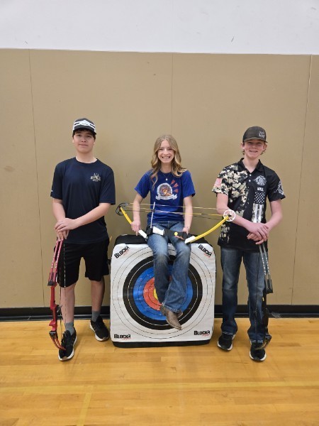 Deer Park Archery at Nationals, posing and smiling. 