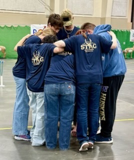 Deer Park Archery at Nationals, posing and smiling. 