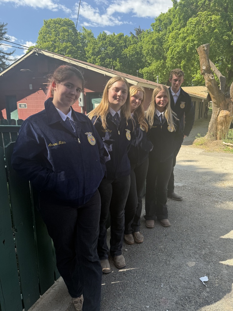 FFA horse judging team posing