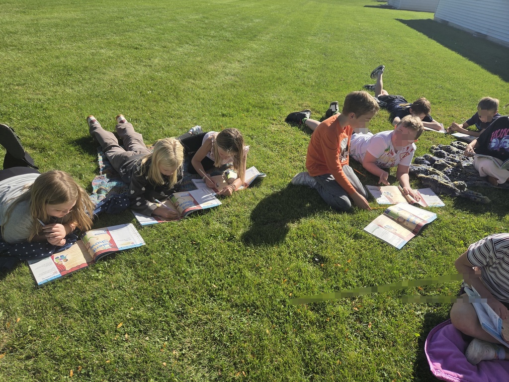 Arcadia students reading outside