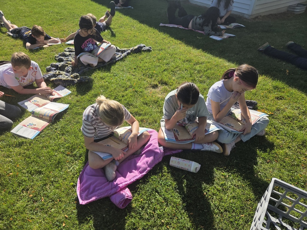 Arcadia students reading outside