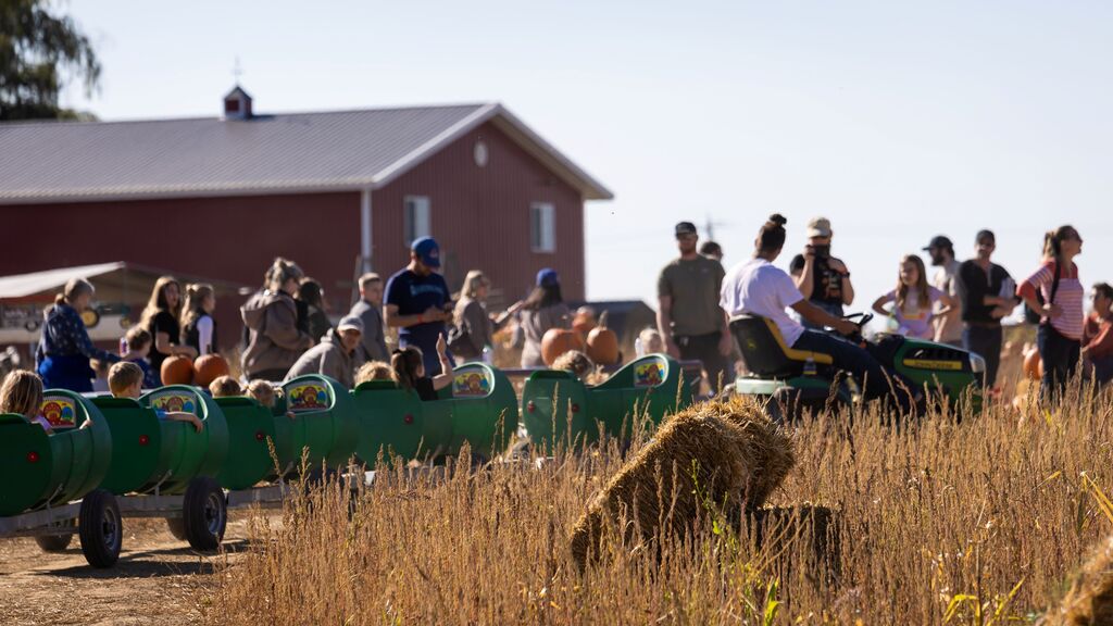 Home Link photos at families at Siemers Farm