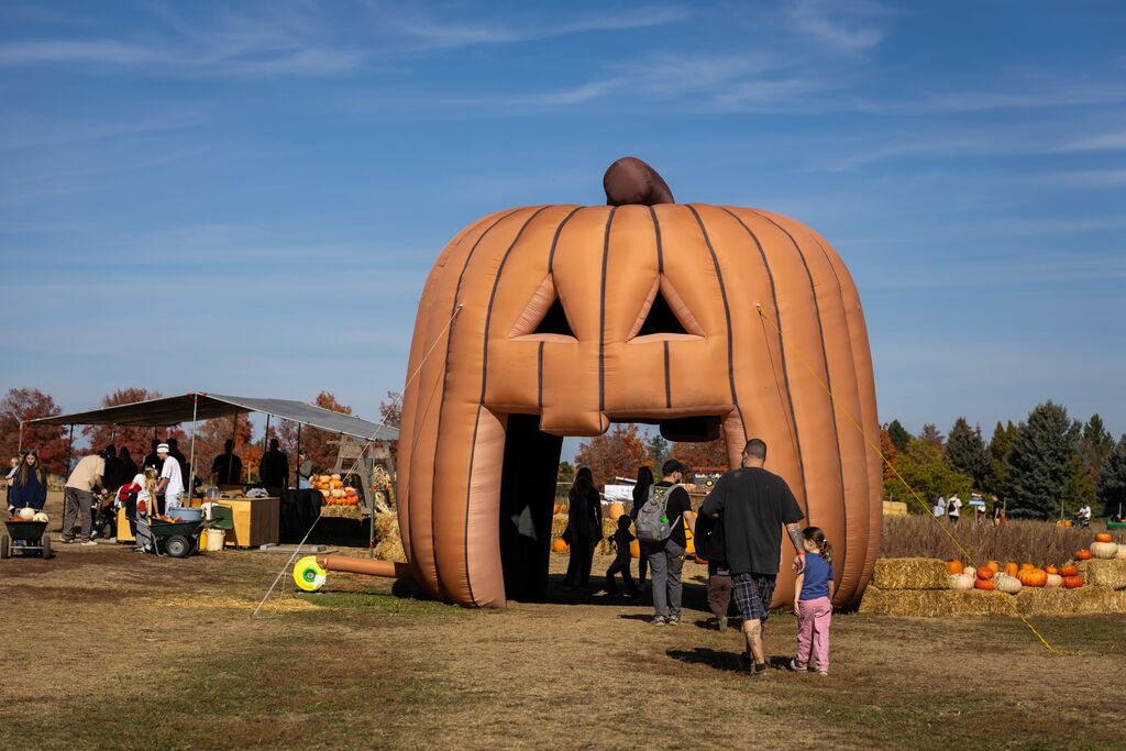 Home Link photos at families at Siemers Farm