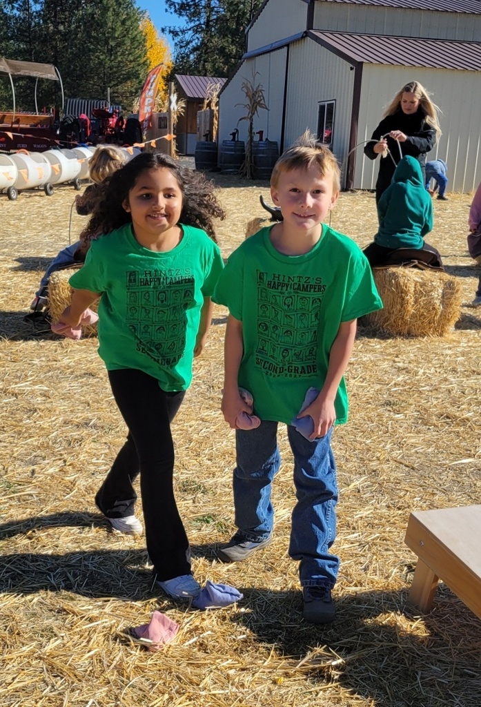 DPE Students at the pumkin patch