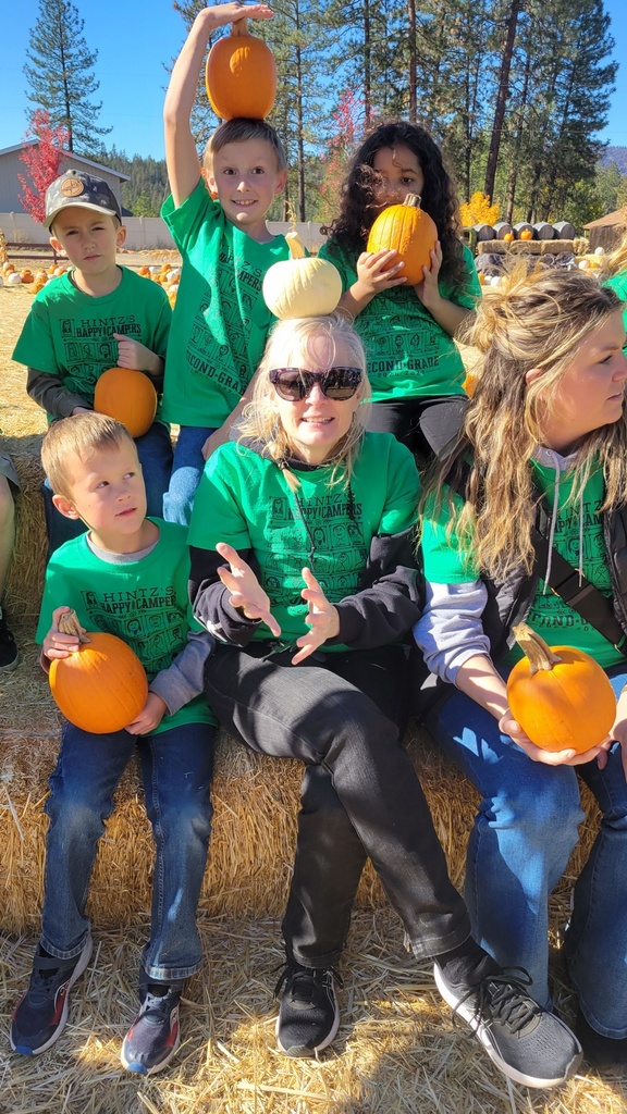 DPE Students at the pumkin patch