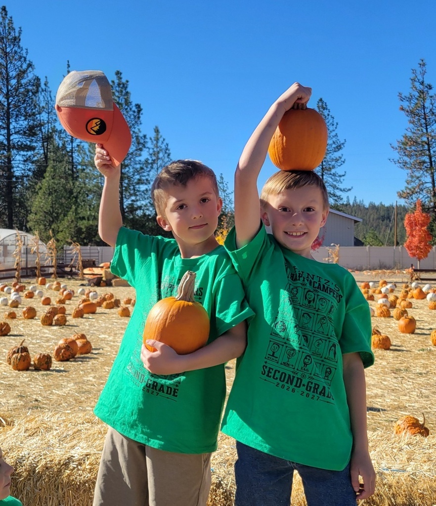DPE Students at the pumkin patch