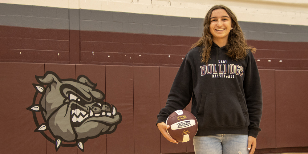 Rebecca Verspoor with volleyball