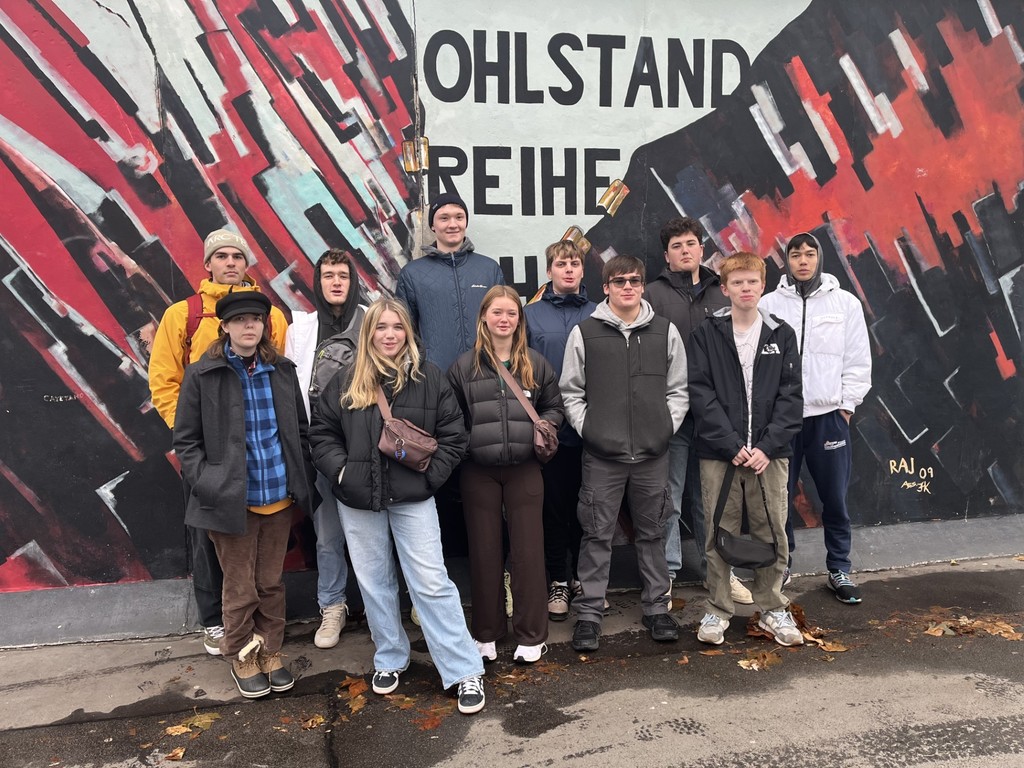 group of studeents at Berlin Wall