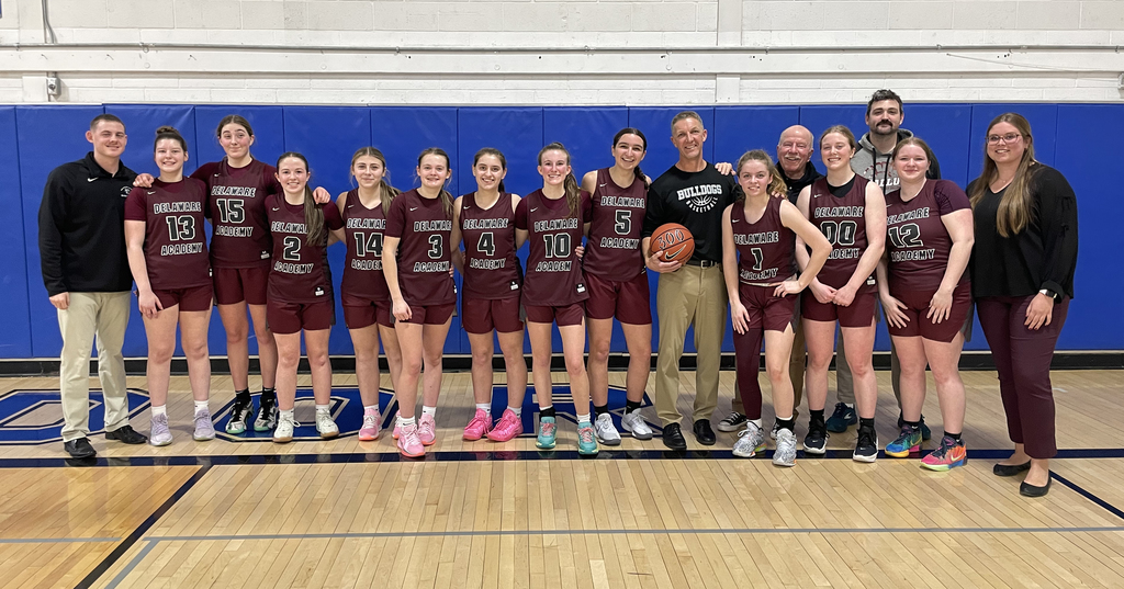 2025 DA girls varsity basketball team and coaches