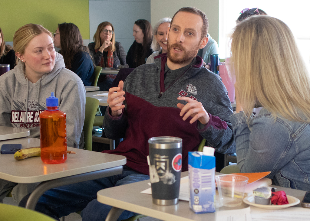 3 counselors in discussion