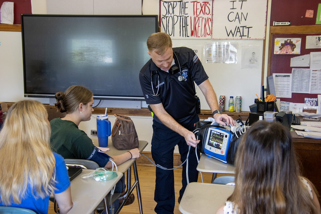emergency medical provider demonstrates equipment to students in class