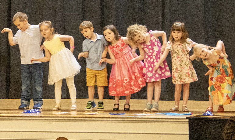 7 pre-K students on stage