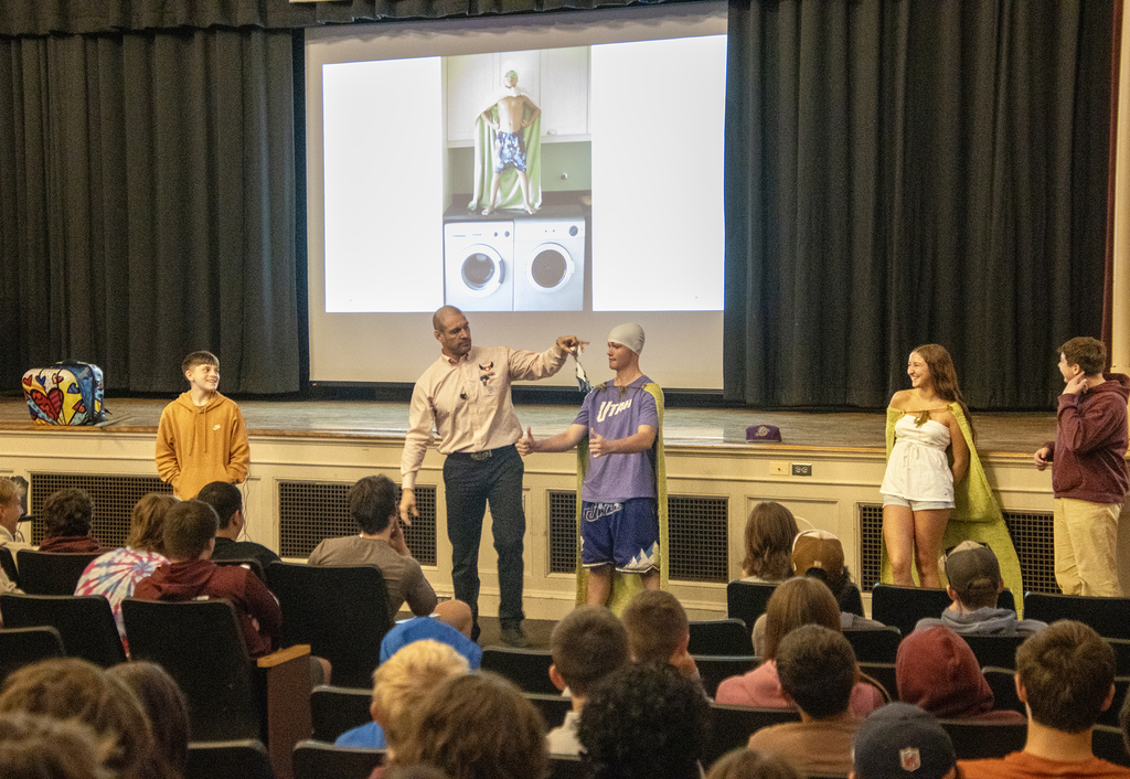 Pat Murphy with 4 students