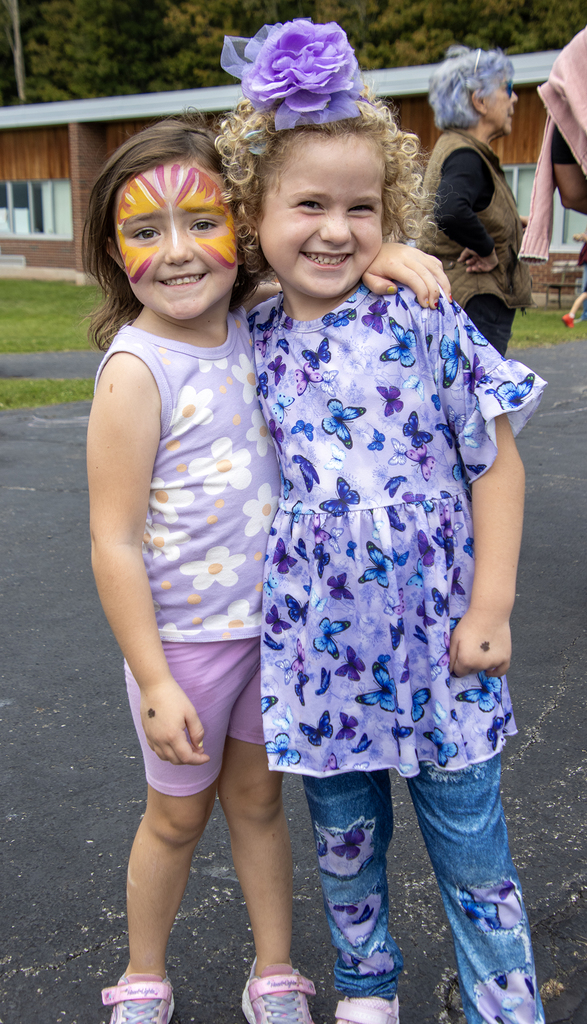 2 smiling elementary students