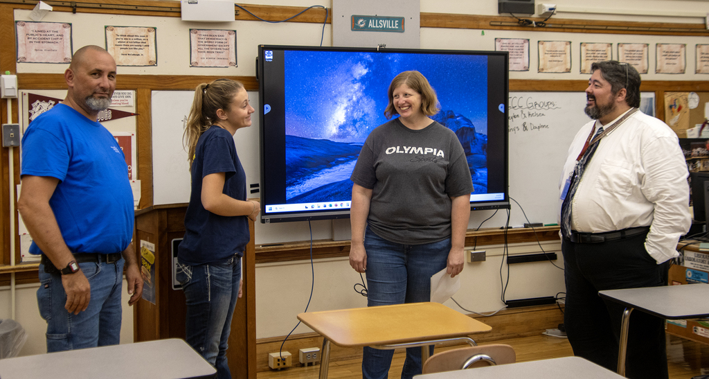 a student and her parents talk to Mr. All