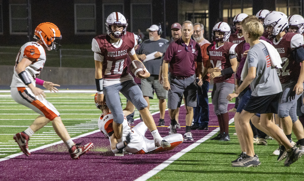 DA football player with a big catch