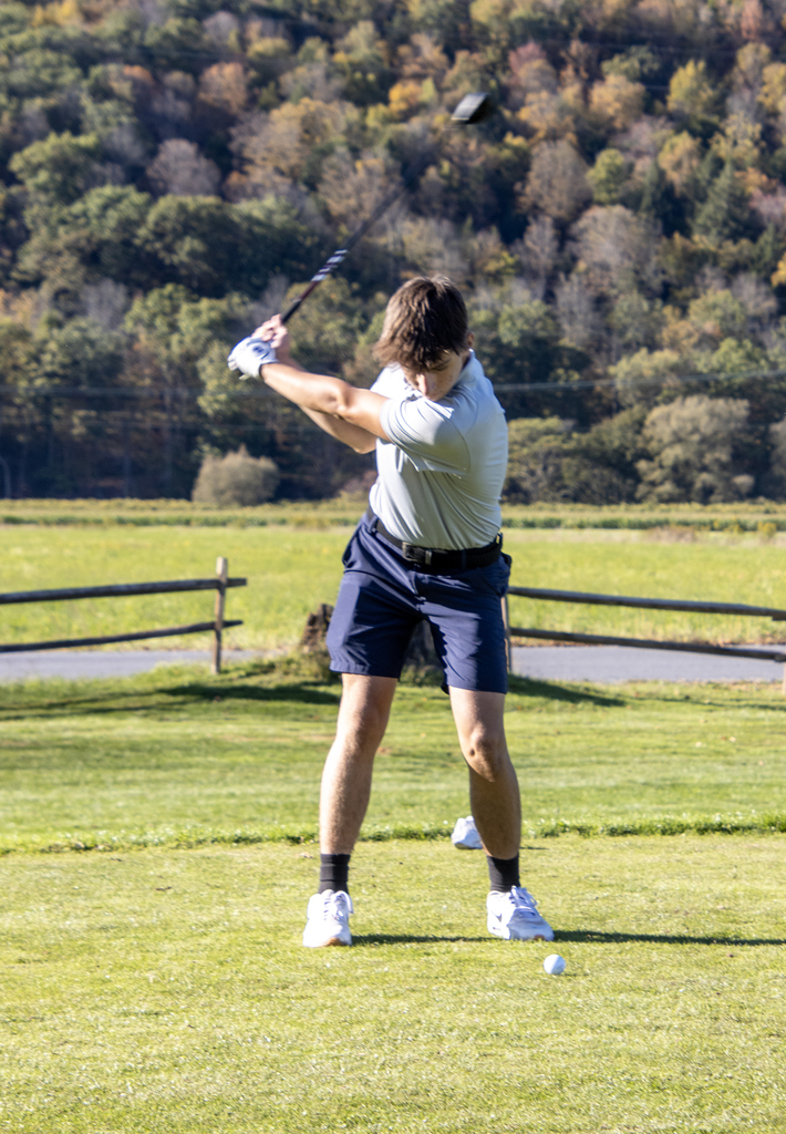 golfer teeing off