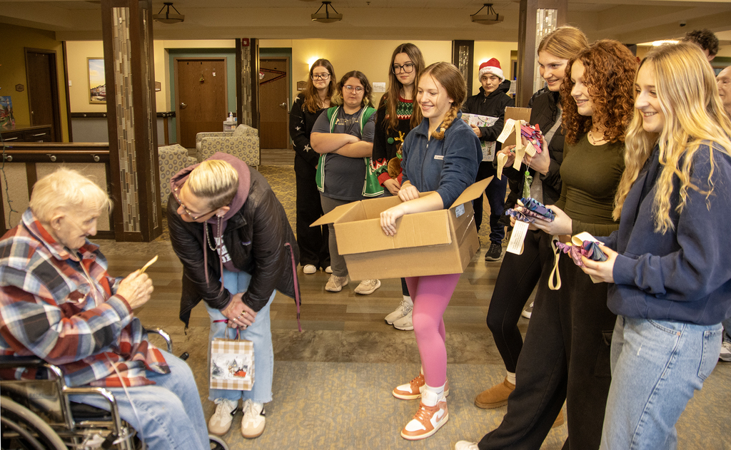 DA students deliver angels