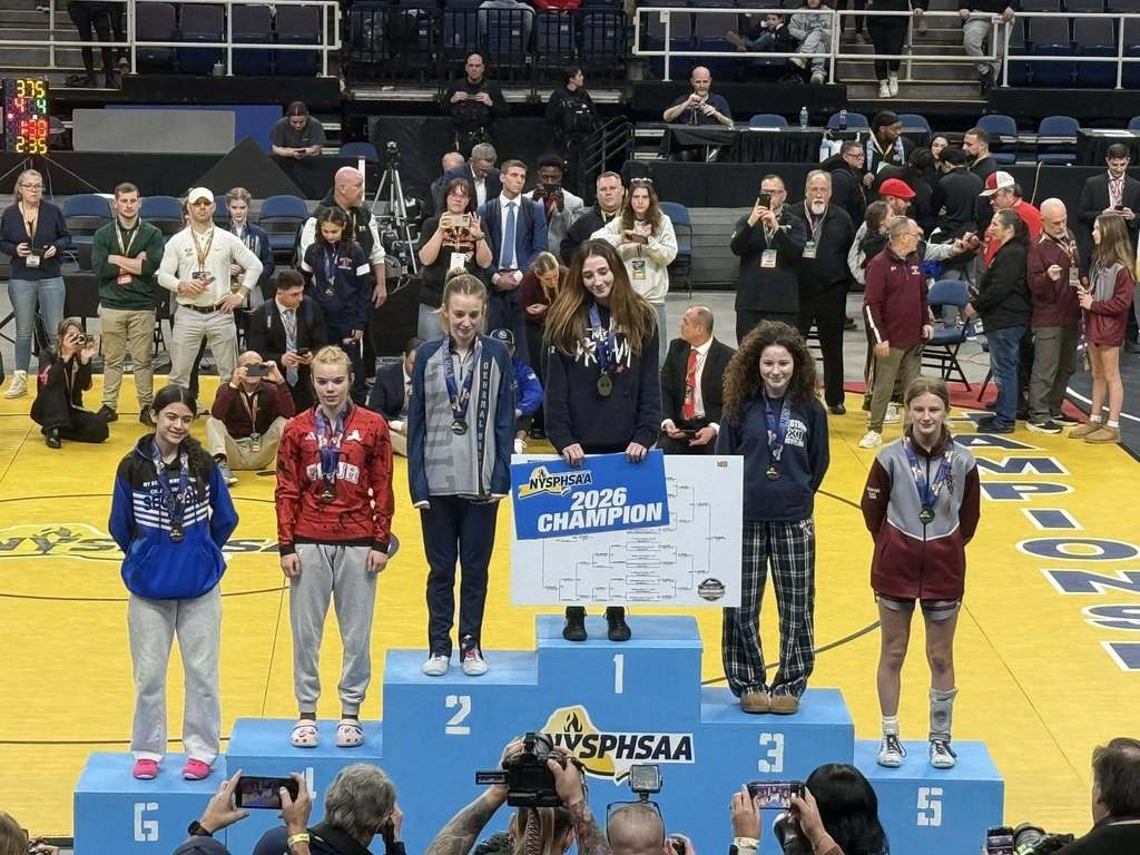 6 girls on the medals podium at wrestling championship