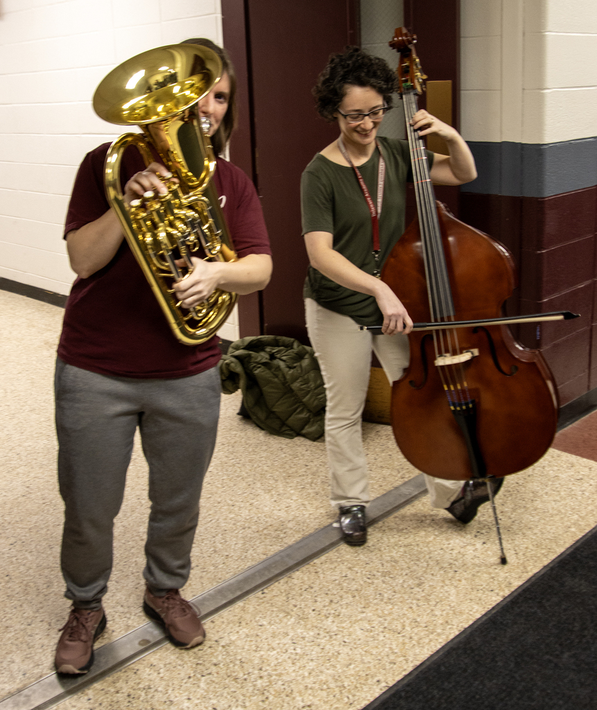 tw omusic teachers play inspriring music in hallway