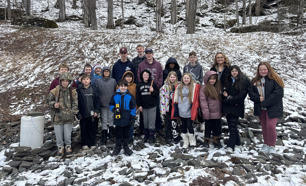 5th grade class, grooup photo in sugar bush