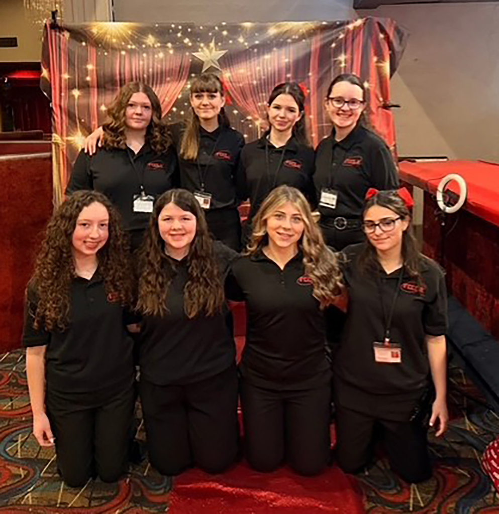 8 FCCLA students pose for a group photo