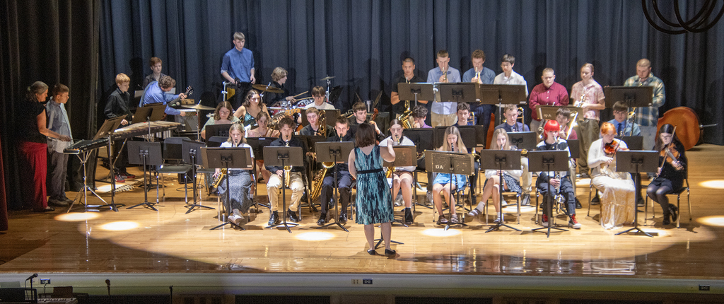 Full jazz band on stage