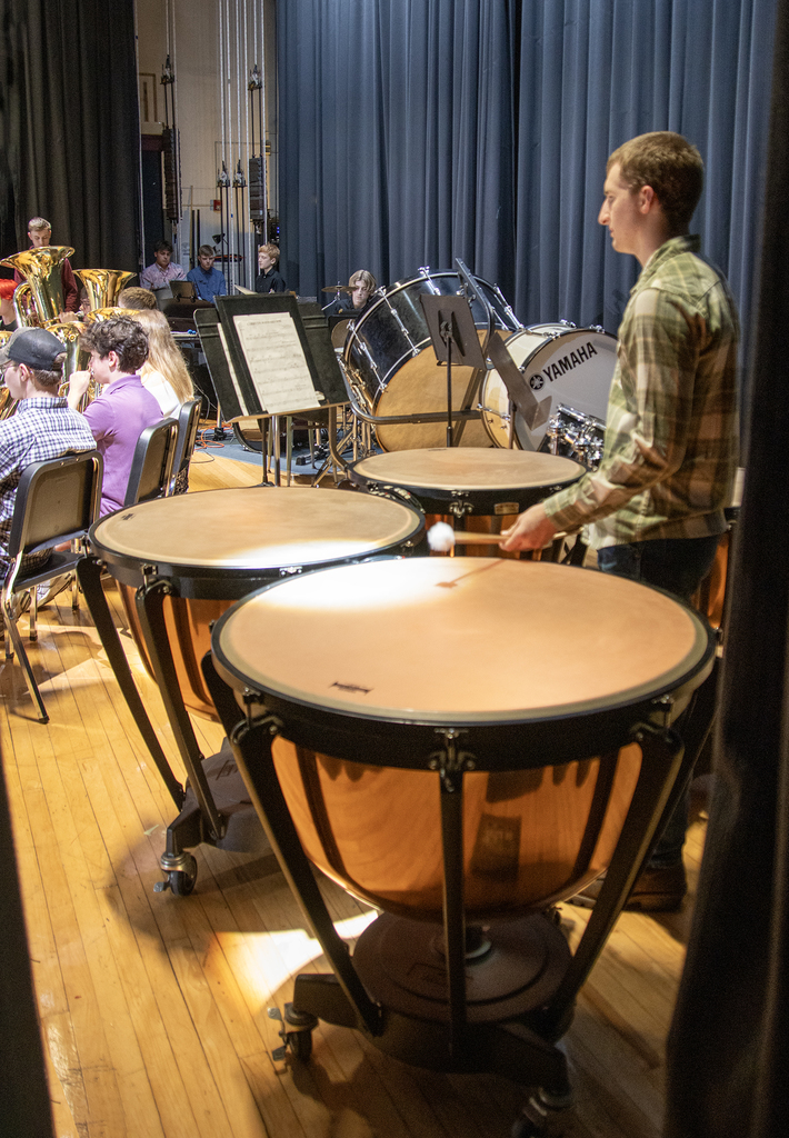 tympani player and tympanis