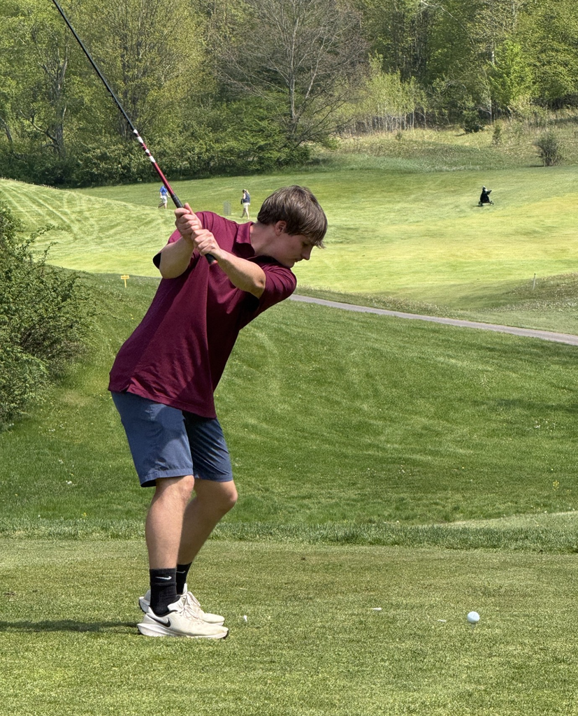 DA student tees off on golf course