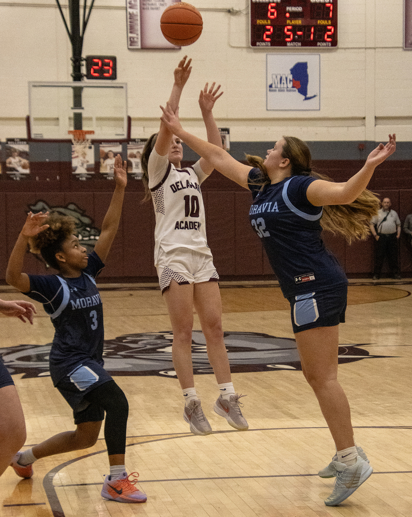 Taylor Abts playing basketball