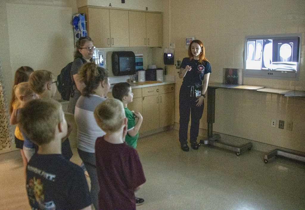 x-ray room technician speaks to students