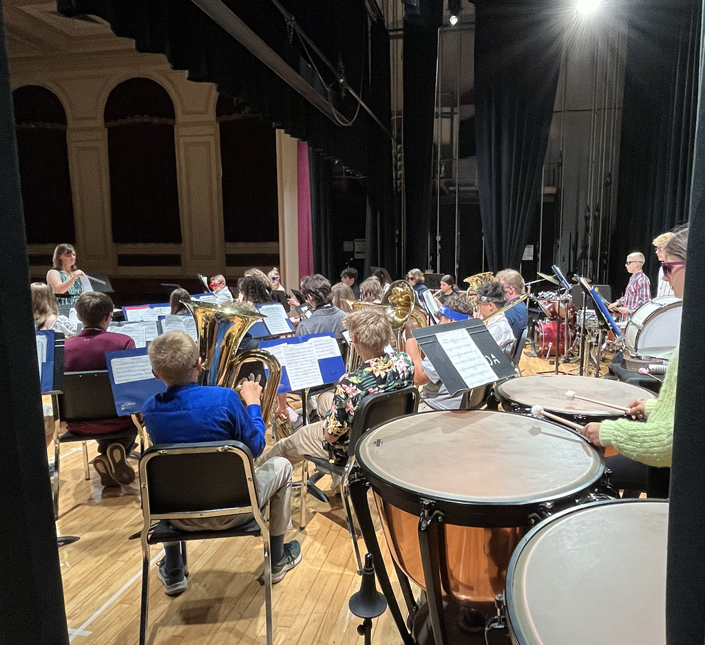 Ms. Lindner conducting, wide view of band