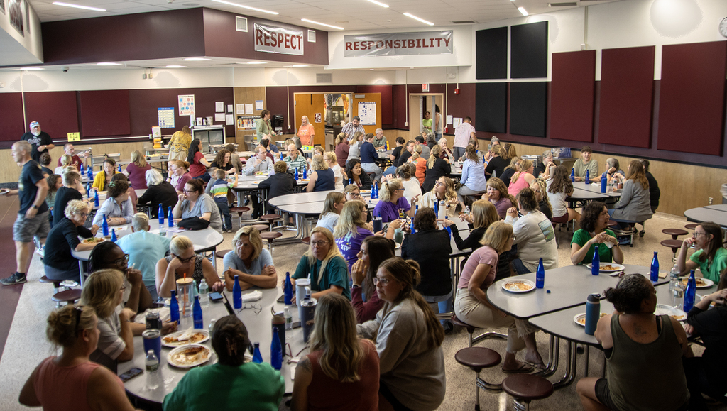 a full cafeteria, wide view