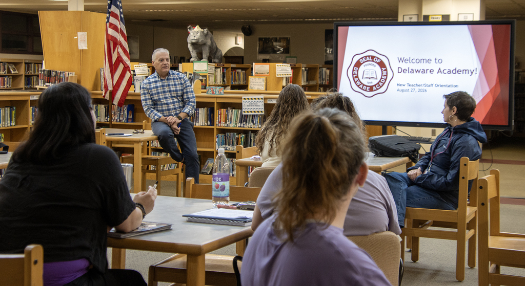 Mr. Shultz speaks to the new hires.