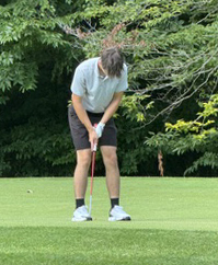 golfer putting