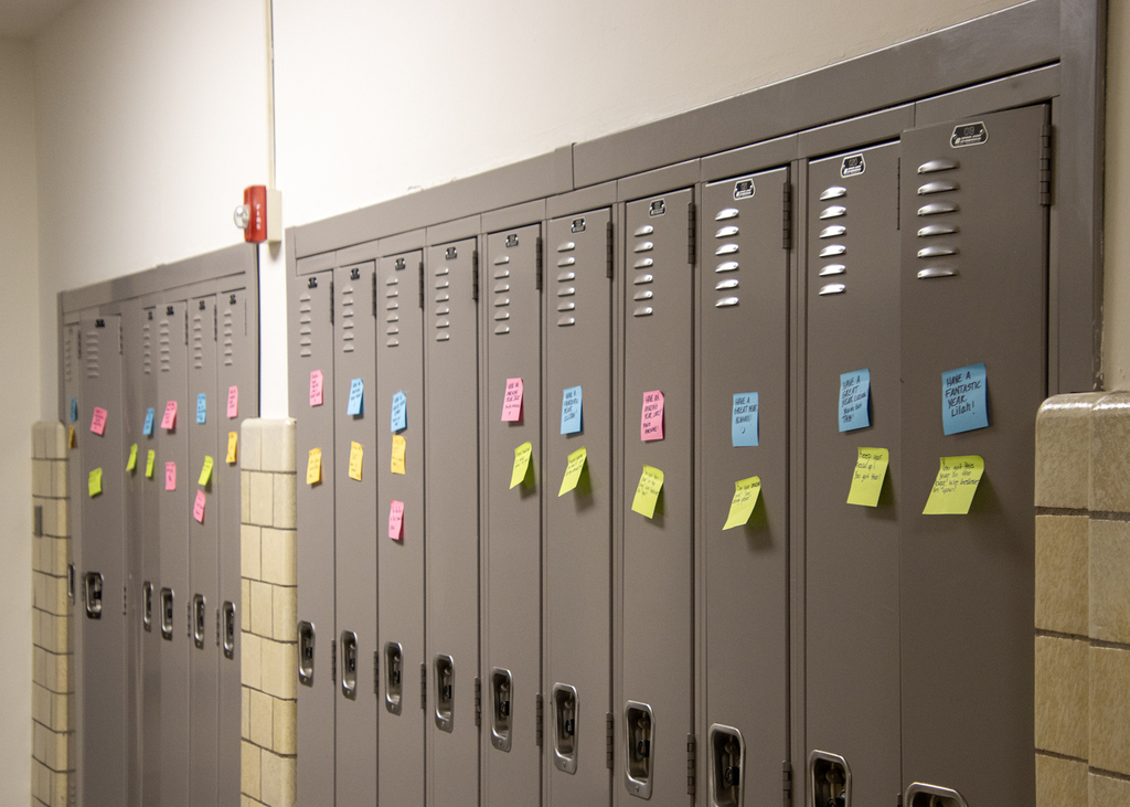 post it notes on lockers