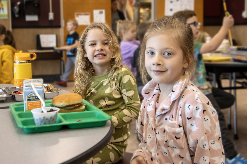 two kids at lunch table