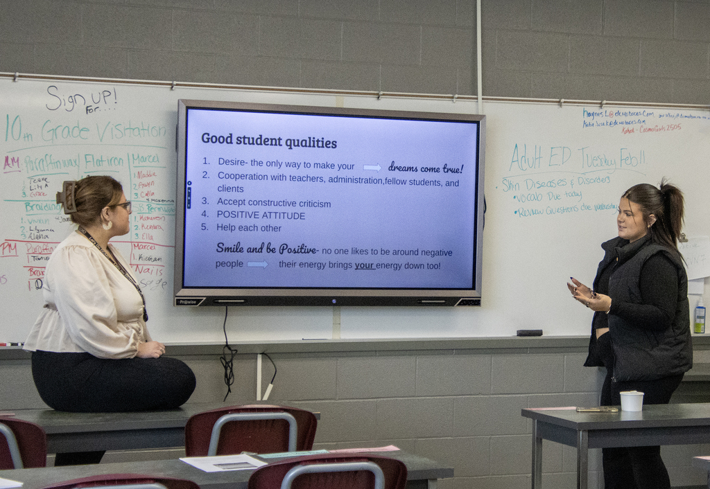 2 instructors read from a screen about good student qualities