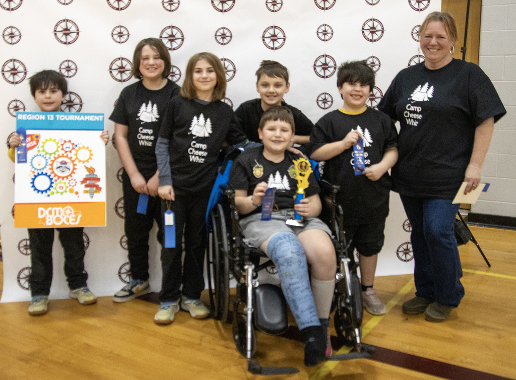 6 styudents with a trophy