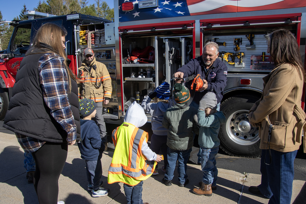 firefighters show students some of the equipment on the truck